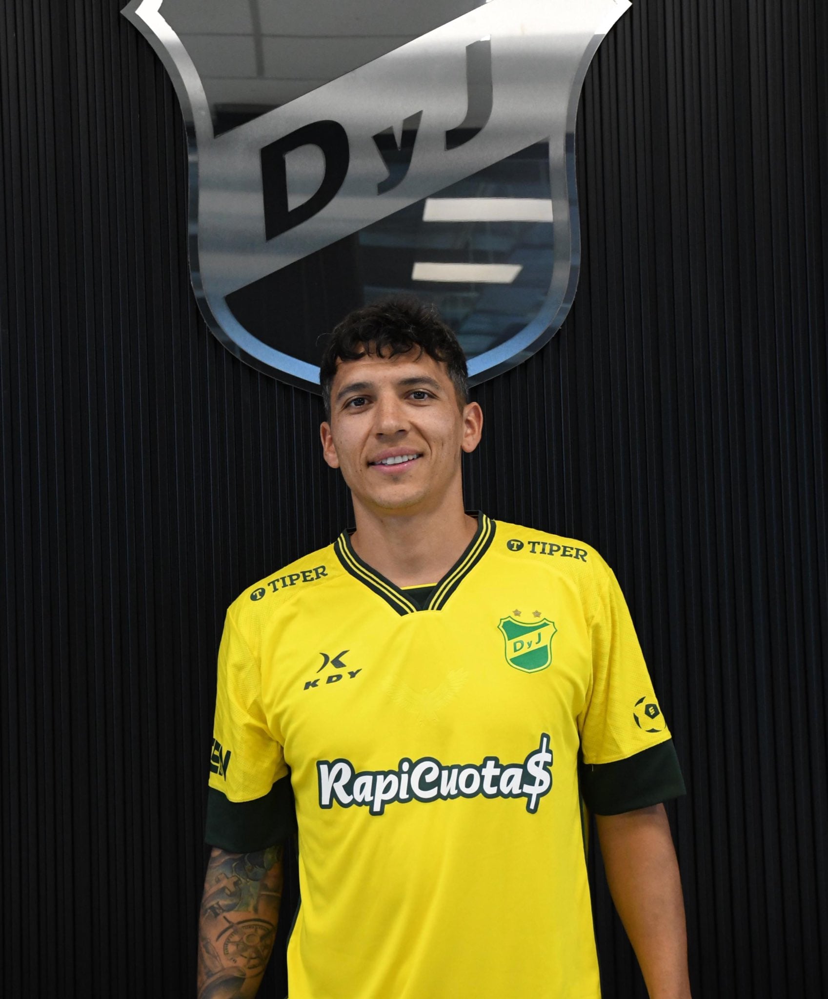 Rubén Botta fue presentado por Defensa y Justicia. (Prensa Defensa).