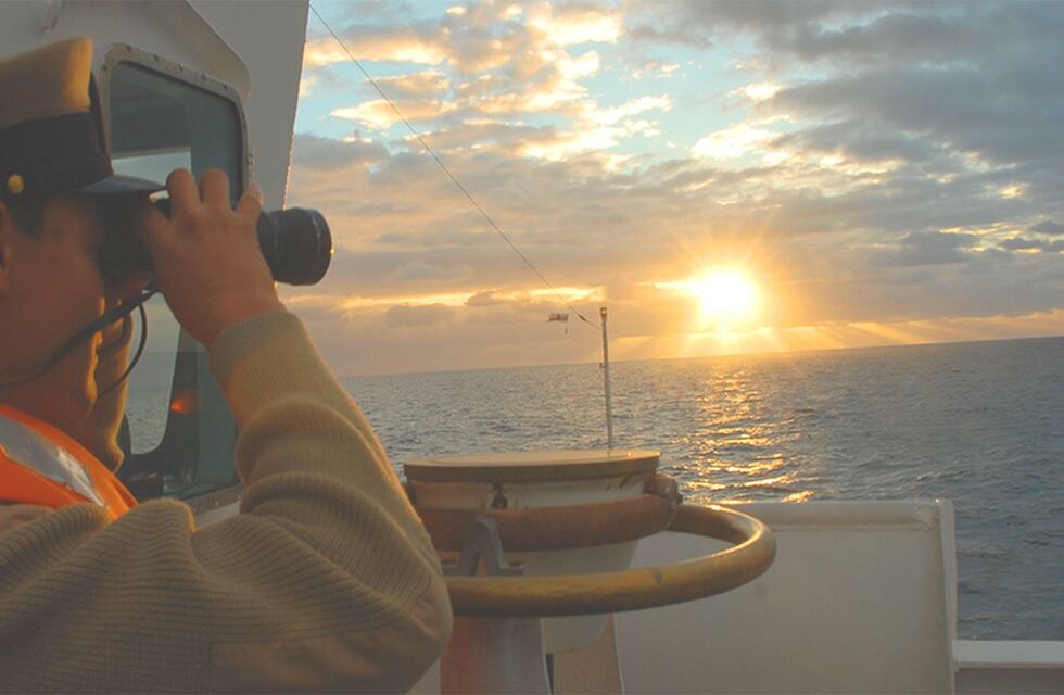 Encuentran bolsos con droga a unos 9 kilómetros de la costa de Coronel Rosales