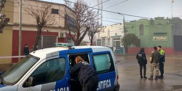 Sucedió este sábado por la madrugada en pleno centro de la localidad. La víctima fue apuñada luego de una pelea.