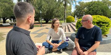 Alejandro Ambort dialoga con los vecinos de Rafaela