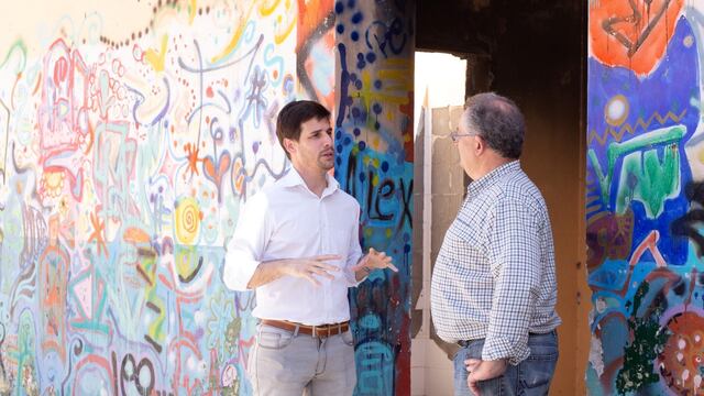 Viotti y Destéfanis, en lo que fue el SUM del barrio Barranquitas