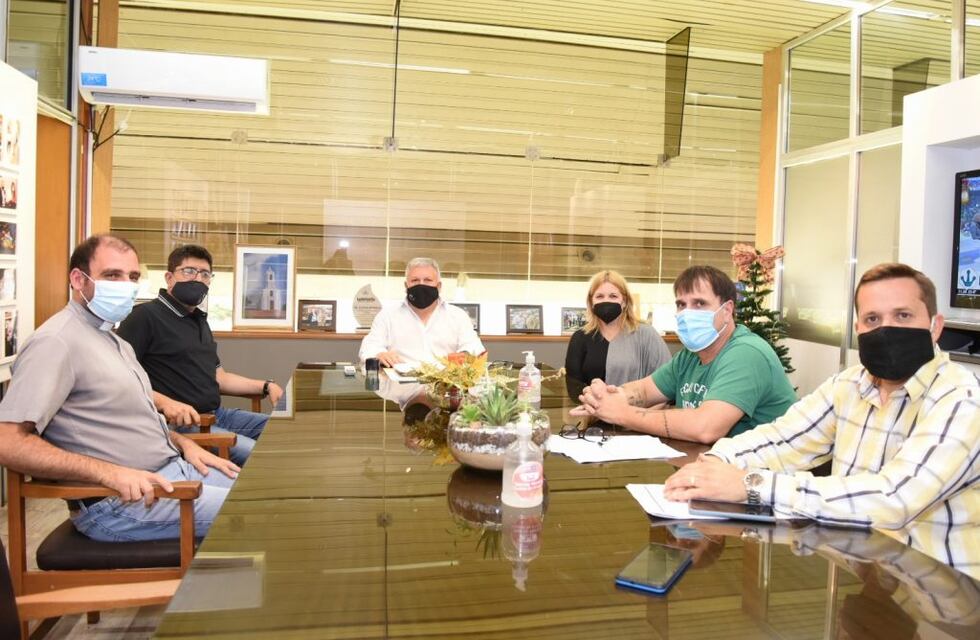 El intendente Benedetti recibió al Padre Sergio Fernández Nieri que asume en Arroyito