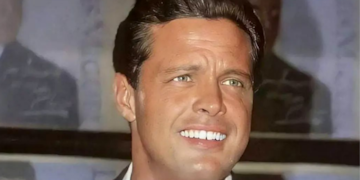 El exitoso cantante mexicano, Luis Miguel, reapareció y sorprendió a sus fanáticos.
