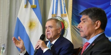 Jaldo pronunció su discurso junto a Acevedo.