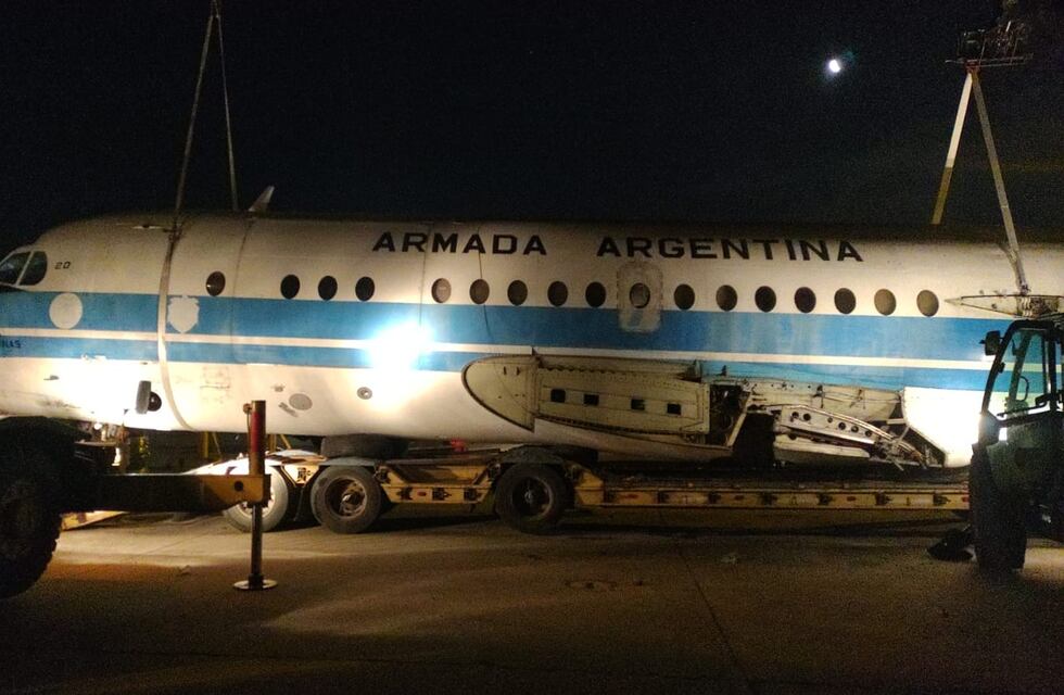 El avión que estuvo en la guerra de Malvinas llegó a Oliva y se prepara para el acto del 2 de abril