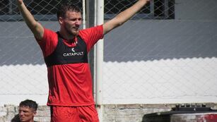 El joven de 22 años firmó contrato hasta diciembre de 2024.