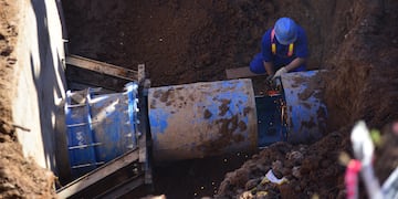 Obras de Aguas Cordobesas requieren de un corte de tránsito en la ciudad de Córdoba. (Pedro Castillo / La Voz / Ilustrativa)