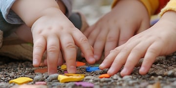 Infancias - manos de niños