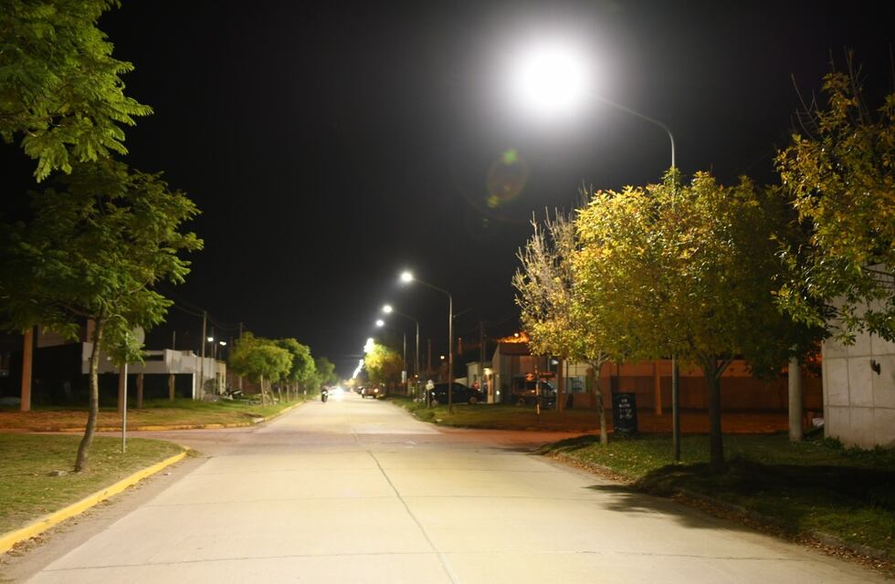 Más iluminación para barrio Mora