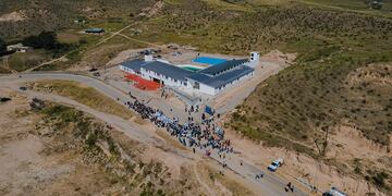 La moderna escuela de El Alamito.