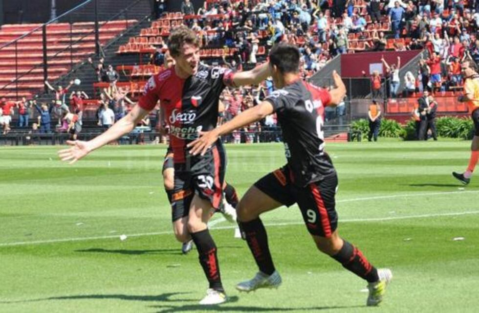 Colón derrotó 2 a 0 a Defensa y Justicia y quedó como líder de la Zona 2