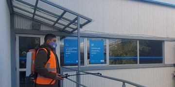 La Municipalidad de Ushuaia continúa con los trabajos de desinfección en instituciones y espacios públicos para prevenir los contagios de Covid-19.