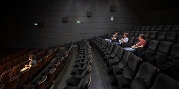 Los cines aprobaron protocolos para la reapertura gradual de salas (Foto: Archivo)