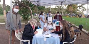 Se le dio prioridad a las personas que trabajan en atención al público.