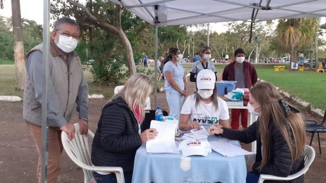 Se le dio prioridad a las personas que trabajan en atención al público.