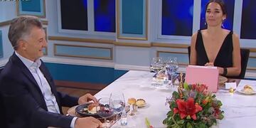 Juana Viale y Mauricio Macri en "La Noche de Mirtha". (Captura / Archivo)