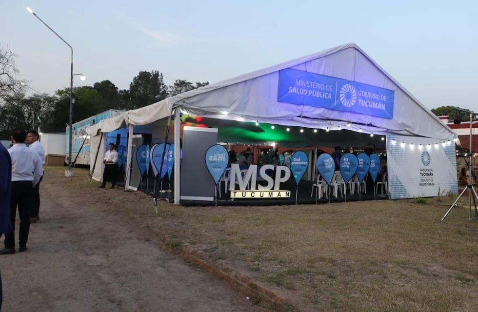 Medina Ruiz visitó el stand de Salud en la Expo 2024