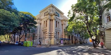En la sede local de la Casa Gris quedó desobligado todo el personal.
