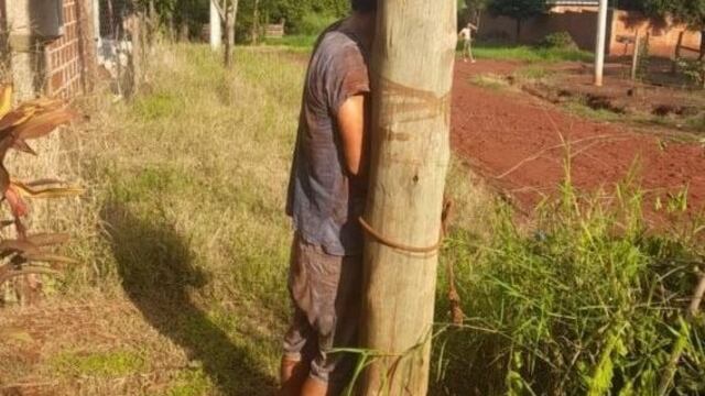 Eldorado: vecino capturó a un presunto delincuente y lo ató a un poste para esperar a la policía.