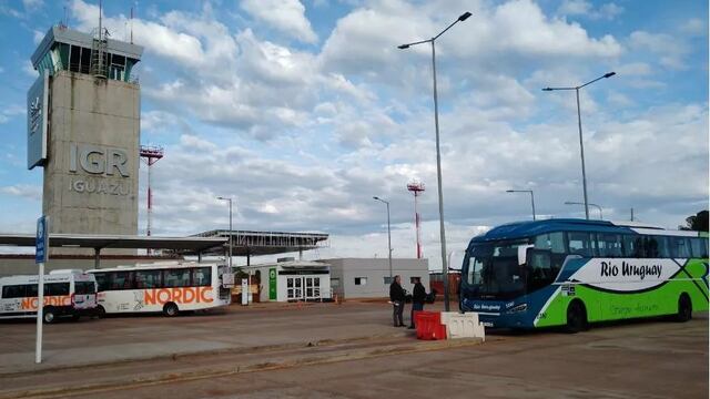 Comenzó a operar el transporte especial entre los aeropuertos de Iguazú y Posadas.