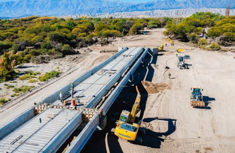 Conectividad: avanzan las tareas en el puente Las Mojarras