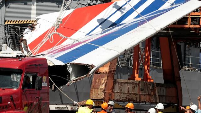 Restos del avión Airbus del vuelo AF447 de Air France que fueron recuperados del océano.