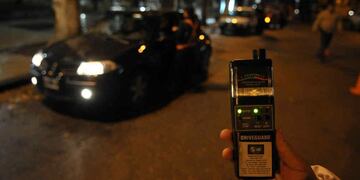 Un hombre agredió a un agente de tránsito después de que diera positivo en un control de alcoholemia