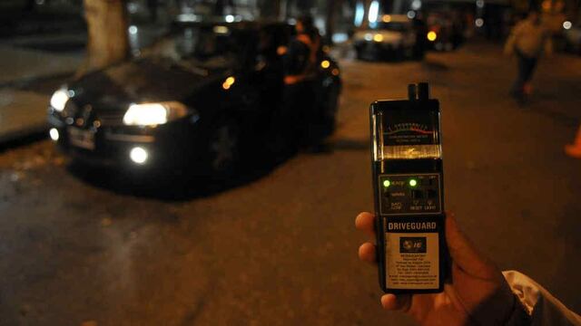 Un hombre agredió a un agente de tránsito después de que diera positivo en un control de alcoholemia