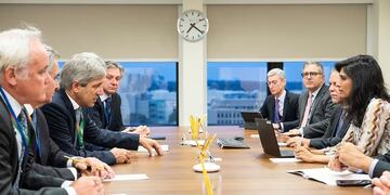 Reunión entre Caputo y Gita Gopinath, en Washington, en octubre pasado.