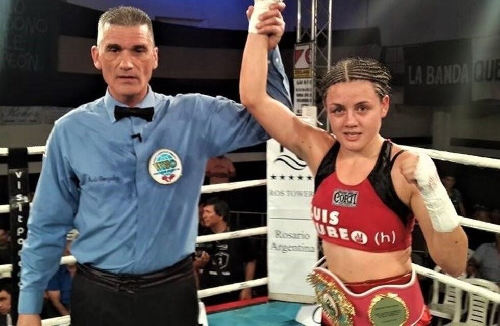 La “Bonita” Bermúdez recuperó el cinturón supergallo de la FIB en Zavalla