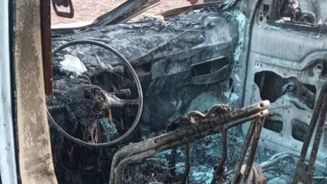 Se incendió un vehículo dentro de un garaje en Colonia Delicia.