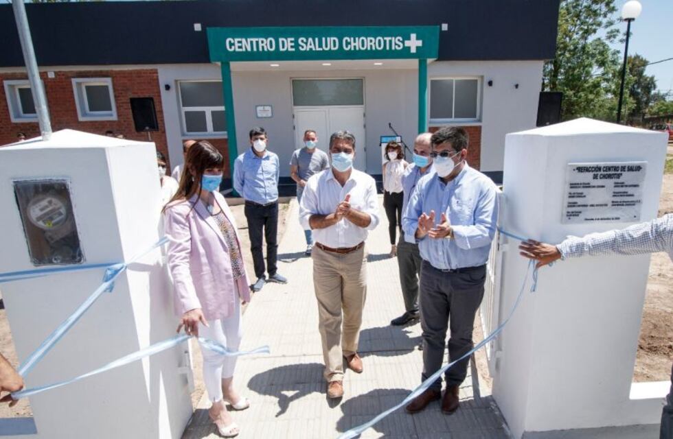 El gobierno inauguró la ampliación del centro de salud y el pórtico de acceso a Chorotis