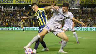 El último cruce terminó con triunfo auriazul en el Gigante de Arroyito.