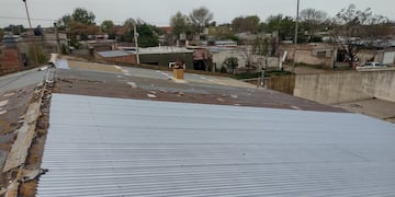 Punta Alta: está cerca de concluir el recambio de techos en la Escuela N°10