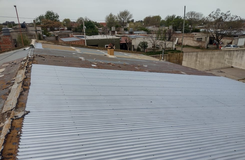 Punta Alta: está cerca de concluir el recambio de techos en la Escuela N°10