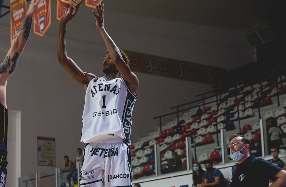 Atenas perdió ante Riachuelo, la revelación del Super 20 en Santiago del Estero