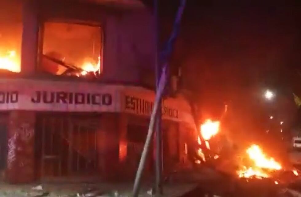 Explosión e incendio en Santos Lugares: cuatro personas resultaron heridas