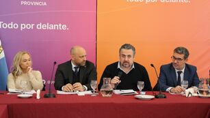 La fiscal general del Ministerio Público de la Acusación (MPA), María Cecilia Vranicich; el ministro de Desarrollo Productivo, Gustavo Puccini; y de Justicia y Seguridad, Pablo Cococcioni y el fiscal regional Matías Merlo