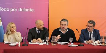 La fiscal general del Ministerio Público de la Acusación (MPA), María Cecilia Vranicich; el ministro de Desarrollo Productivo, Gustavo Puccini; y de Justicia y Seguridad, Pablo Cococcioni y el fiscal regional Matías Merlo