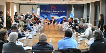 Reunión en la Legislatura de Tucumán.