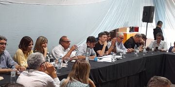 Kicillof encabezó en Claromecó un encuentro con Pymes de la producción, el comercio y los servicios