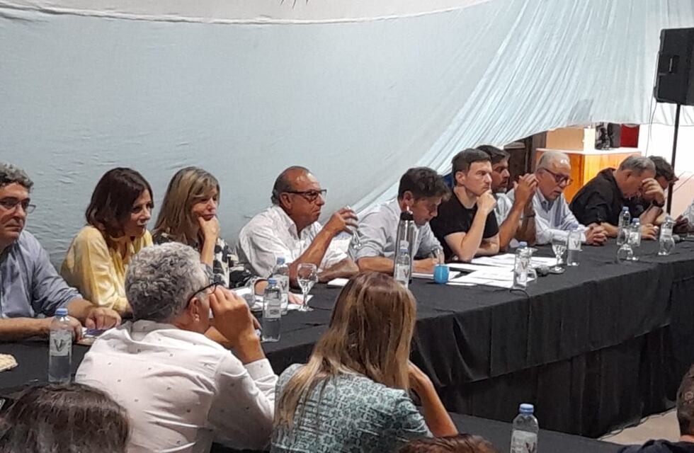 Kicillof encabezó en Claromecó un encuentro con Pymes de la producción, el comercio y los servicios