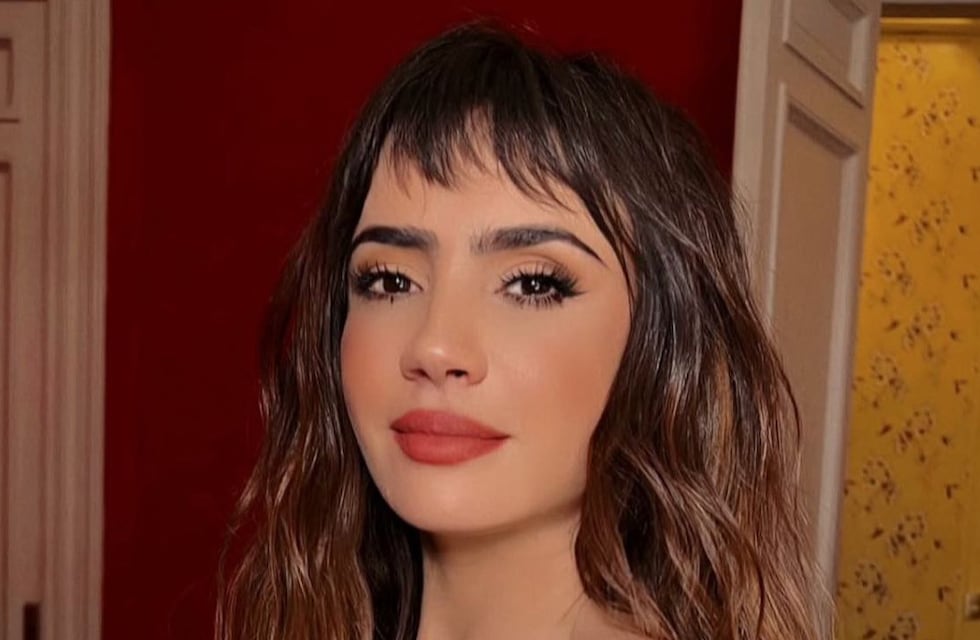 Como si no llevara nada puesto: Celeste Cid lució un vestido nude con flores bordadas