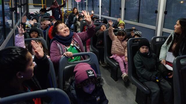 Más de 700 niños y maestras disfrutaron de “Conociendo mi bondi