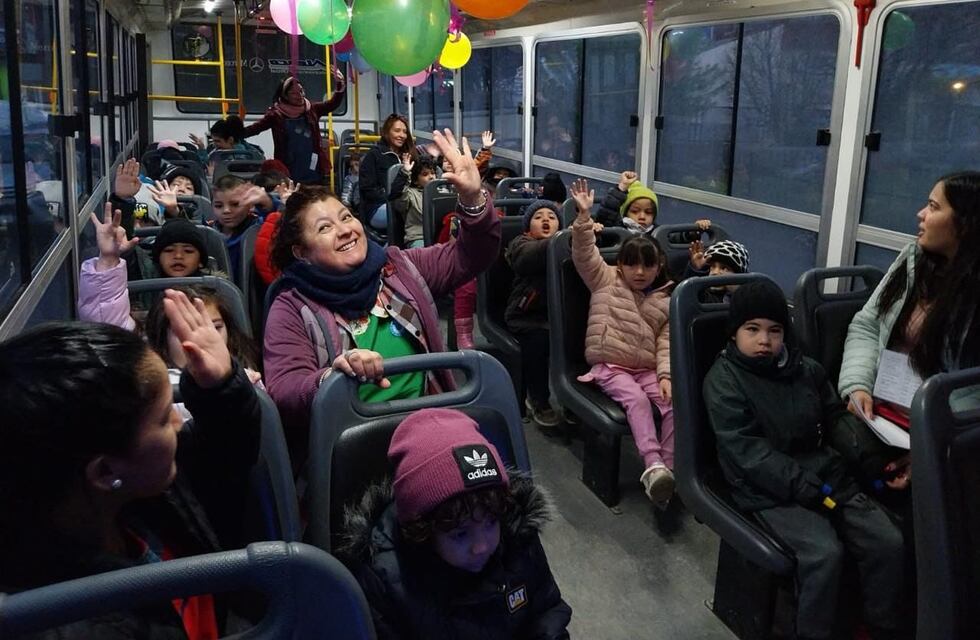 Más de 700 niños y maestras disfrutaron de “Conociendo mi bondi