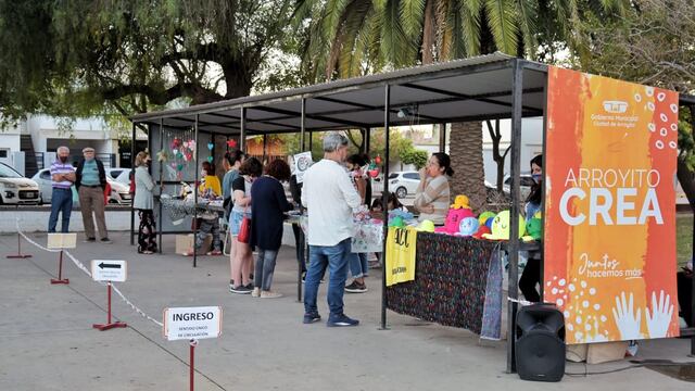Arroyito: volvió la Feria de Artesanos a la Plaza 25 de Mayo