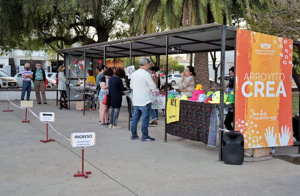Arroyito: volvió la Feria de Artesanos a la Plaza 25 de Mayo