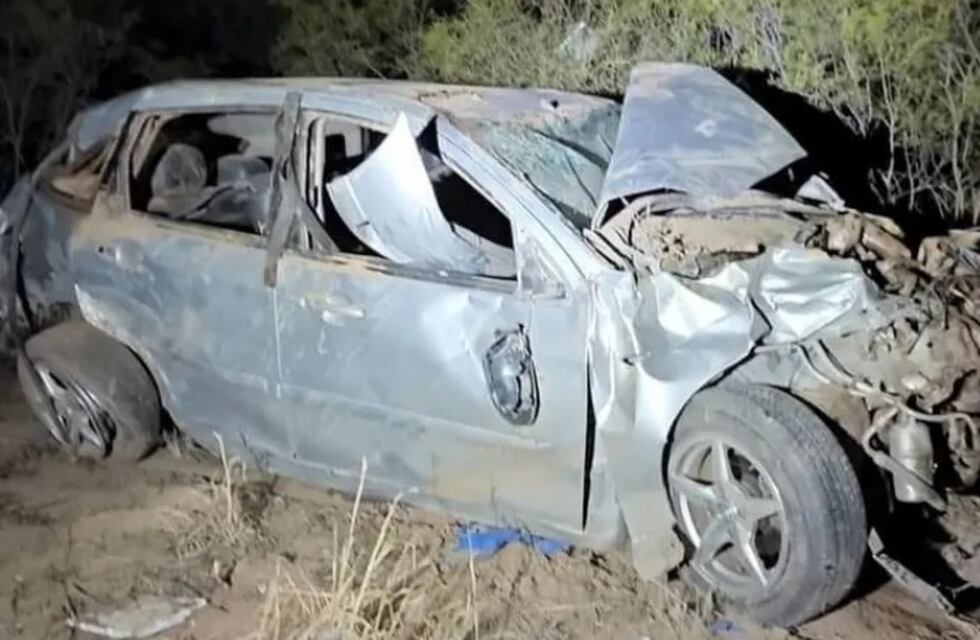 Una pareja de sanjuaninos volcó en La Rioja y tuvieron que ser hospitalizados
