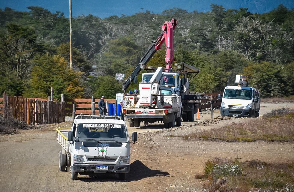 Tendido eléctrico en el B° Campo de Doma en Tolhuin