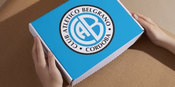 Enseñó la caja navideña de Belgrano y se volvió viral.